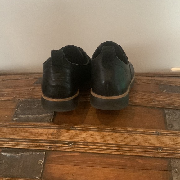 Clarks women’s shoe - size 6.5 - Picture 5 of 8